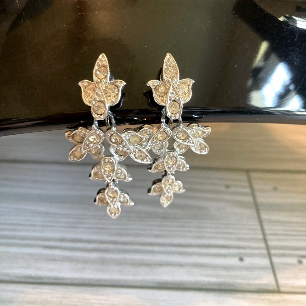 Vintage Sarah Coventry dangle clip on earrings with sparkly rhinestones​​
